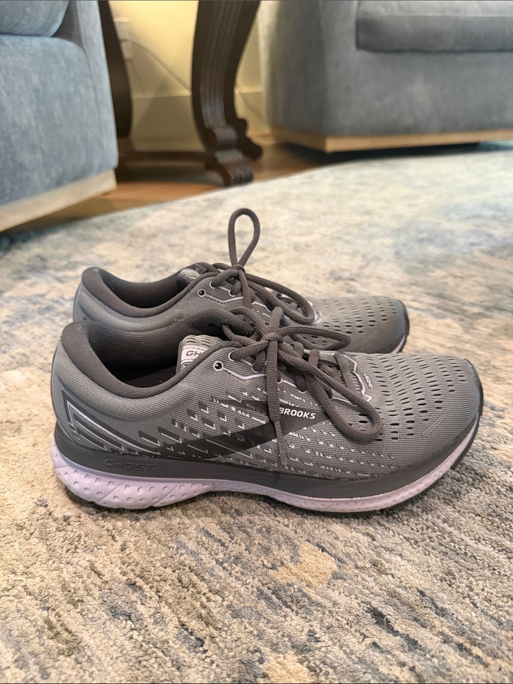 Brooks Women's Gray Ghost 13 Shoes with Light Purple Midsole size 7.5